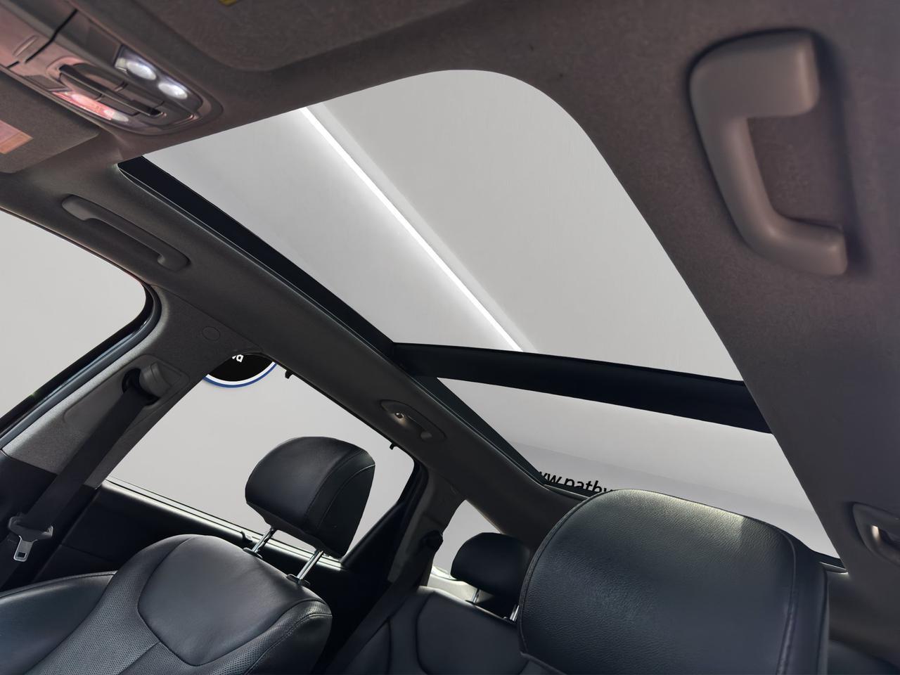 2020 Hyundai Santa Fe Preferred | Pano Roof |  Reverse Cam | Heated Seats Photo