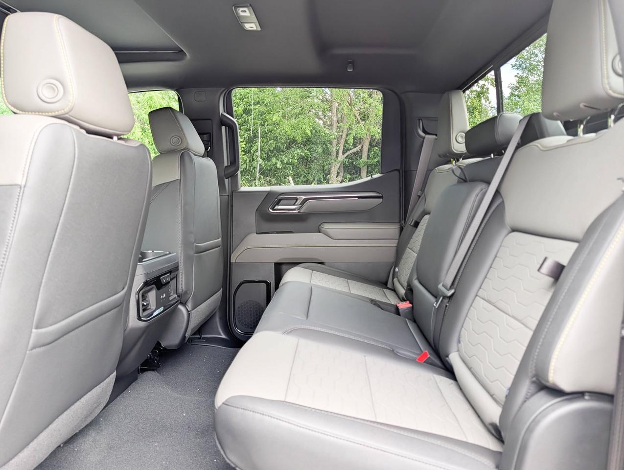2026 Chevrolet Silverado 1500 ZR2 Photo