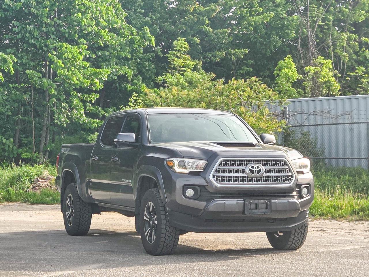 2016 Toyota Tacoma SR5 Photo3
