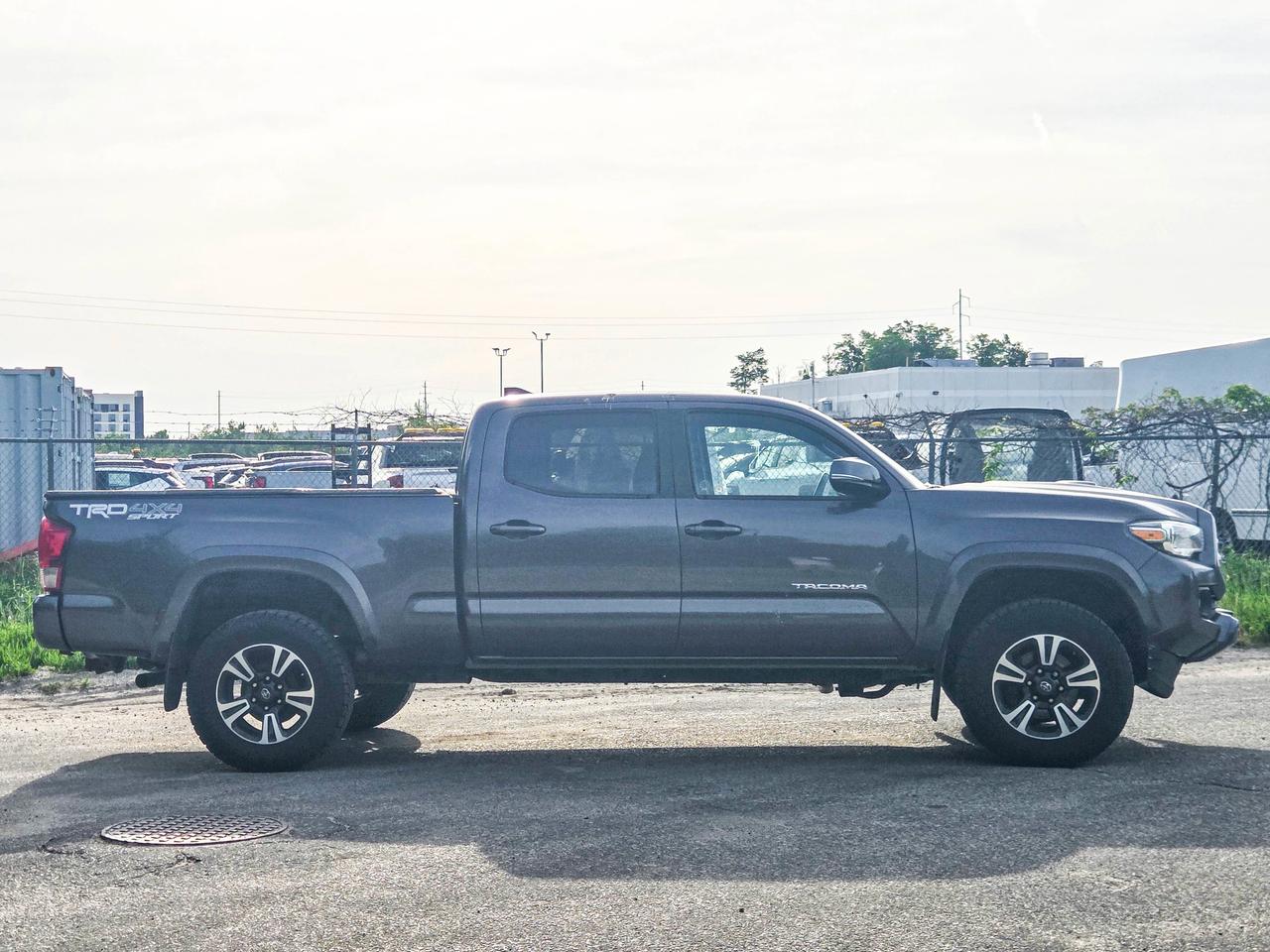 2016 Toyota Tacoma SR5 Photo2