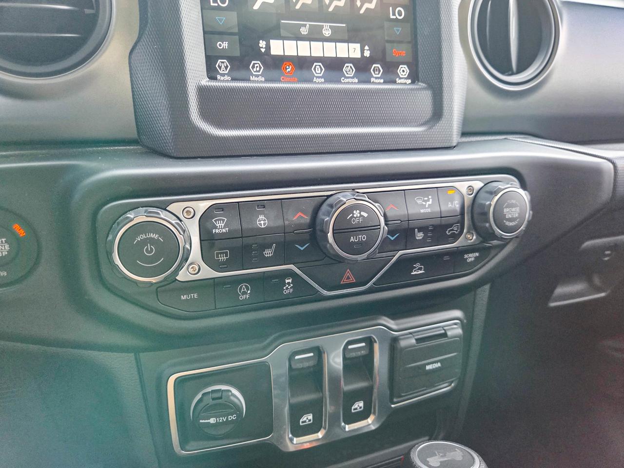 2022 Jeep Wrangler Sport S Photo