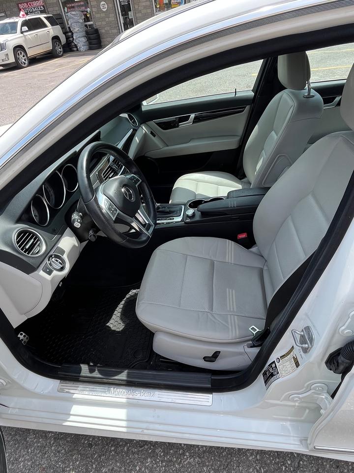 2013 Mercedes-Benz C-Class 4dr Sdn C 300 4MATIC Photo4