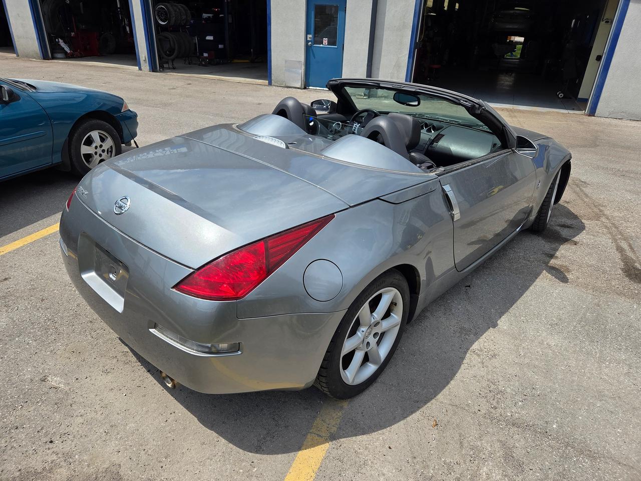 2005 Nissan 350Z TOURING Photo