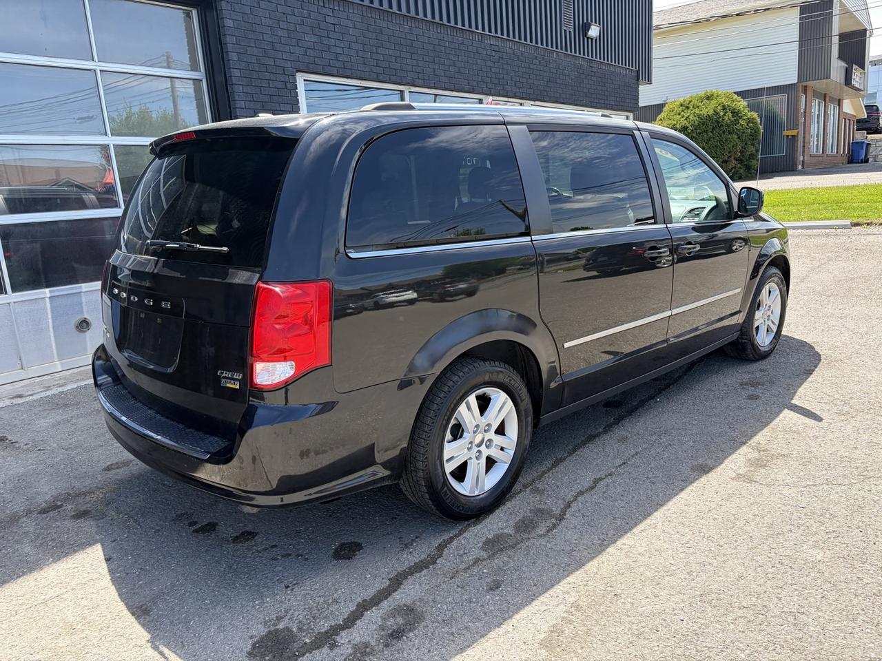 2016 Dodge Grand Caravan Crew - Photo #3