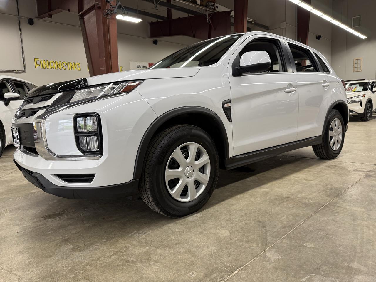 2023 Mitsubishi RVR ES Photo0