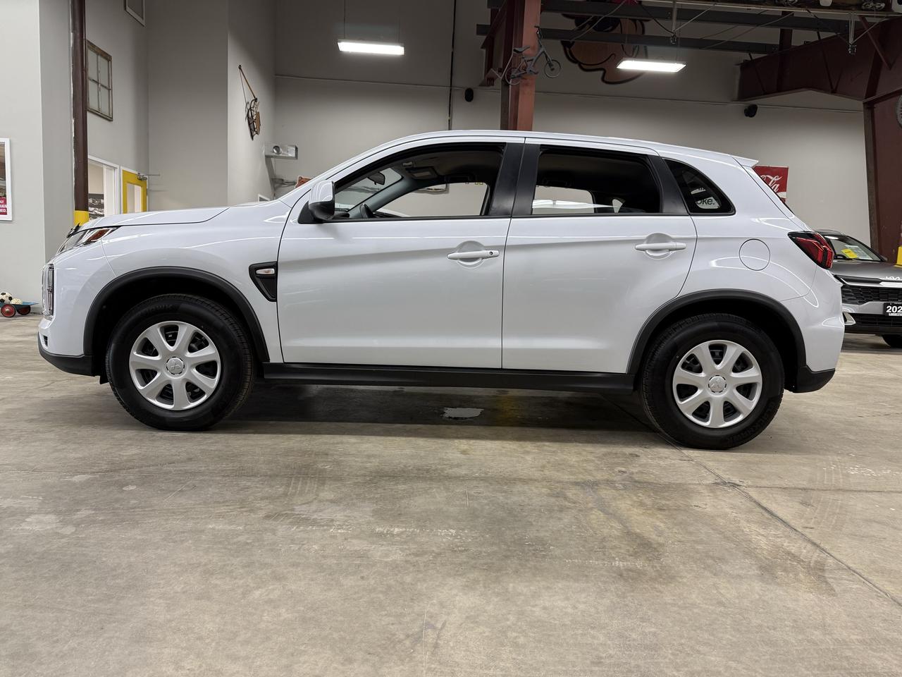 2023 Mitsubishi RVR ES Photo