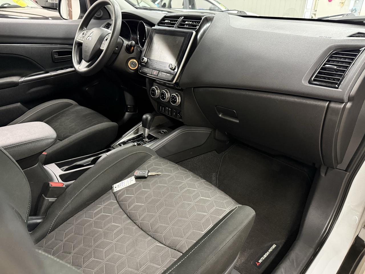 2023 Mitsubishi RVR ES Photo