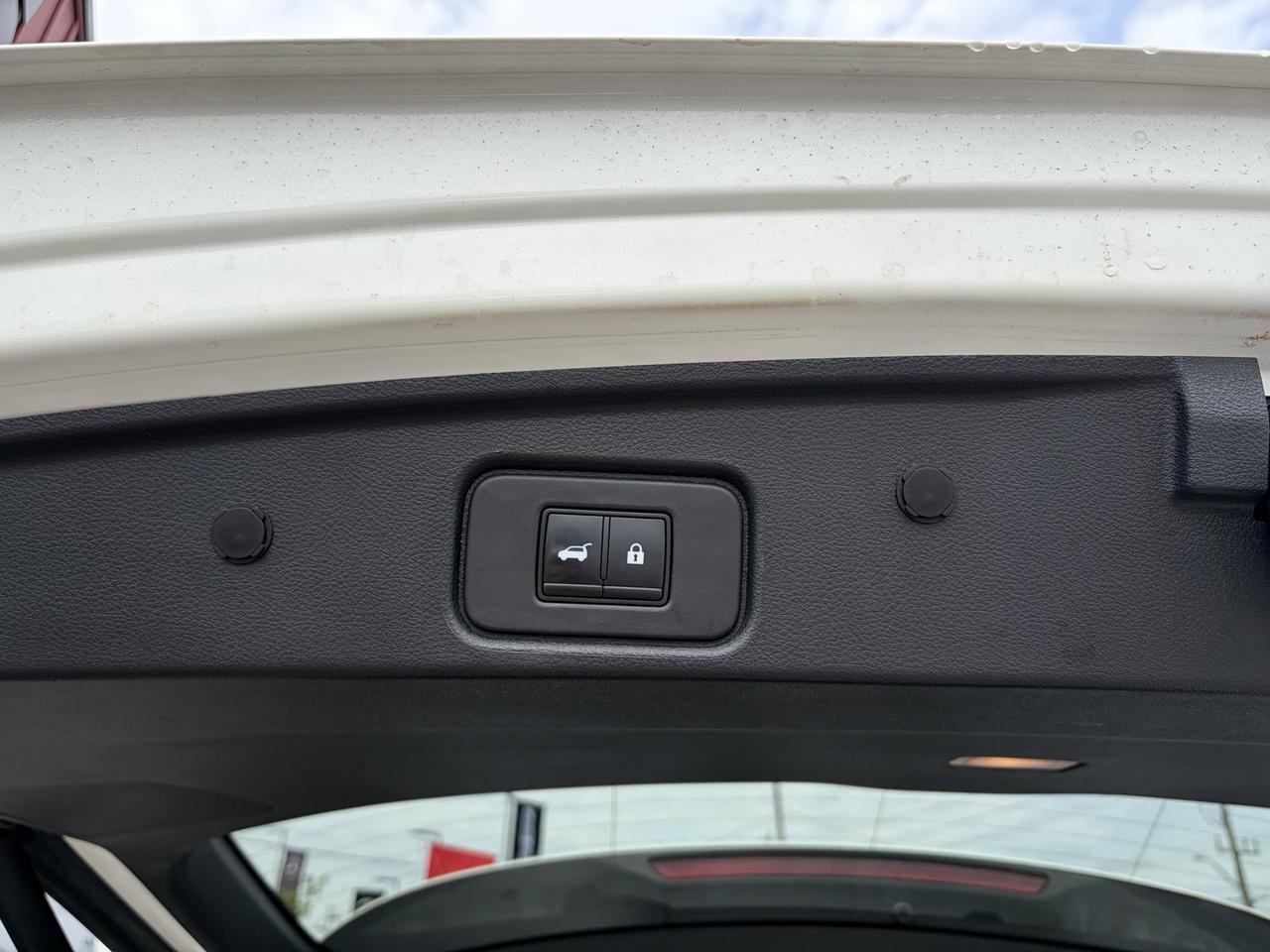 2022 Nissan Pathfinder SL | 8 PASS | FULLY LOADED Photo