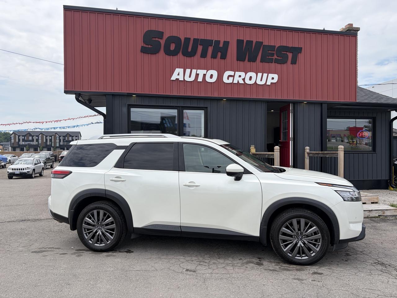 2022 Nissan Pathfinder SL | 8 PASS | FULLY LOADED Photo