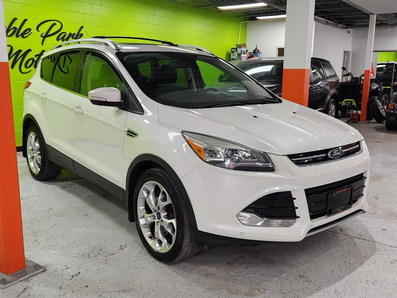 2016 Ford Escape Titanium SUNROOF NAVI LEATHER PWR HATCH Photo3