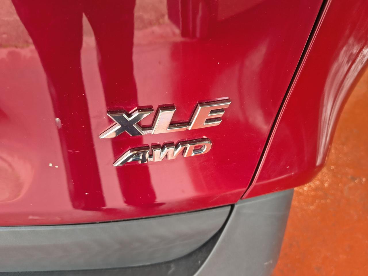 2019 Toyota RAV4 XLE Photo0