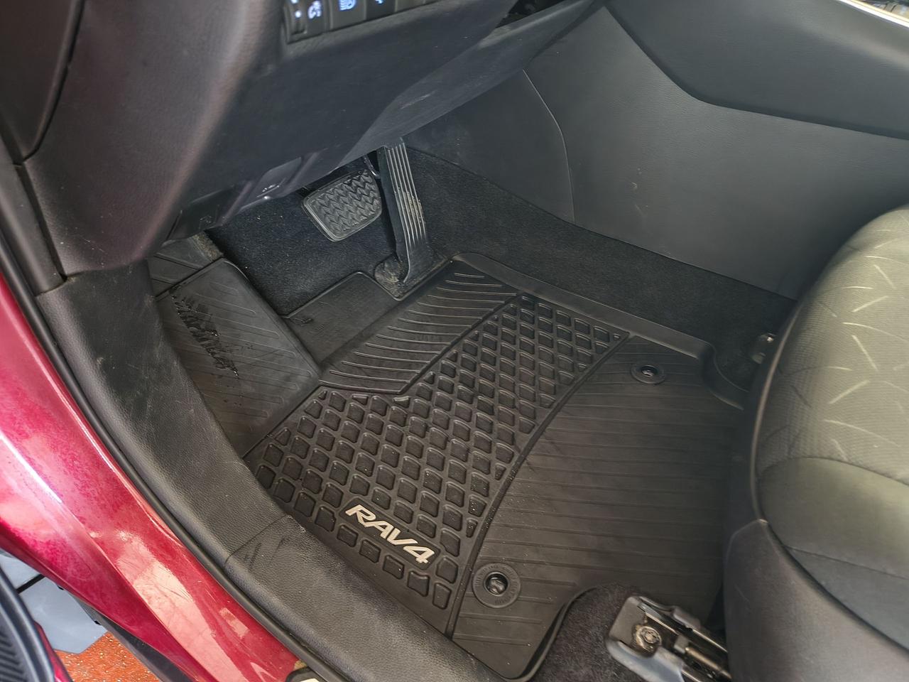 2019 Toyota RAV4 XLE Photo0