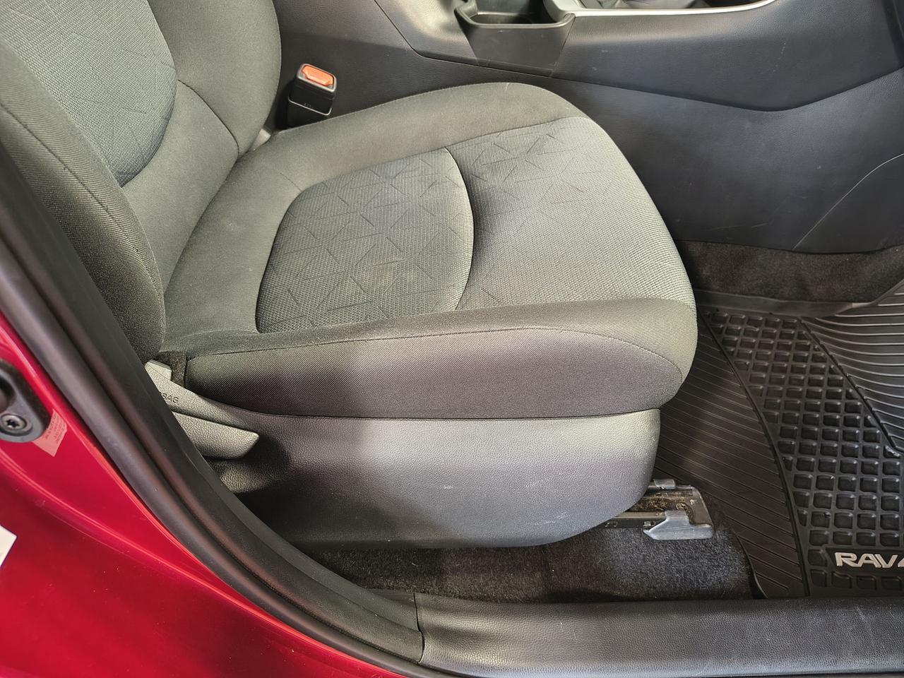 2019 Toyota RAV4 XLE Photo0