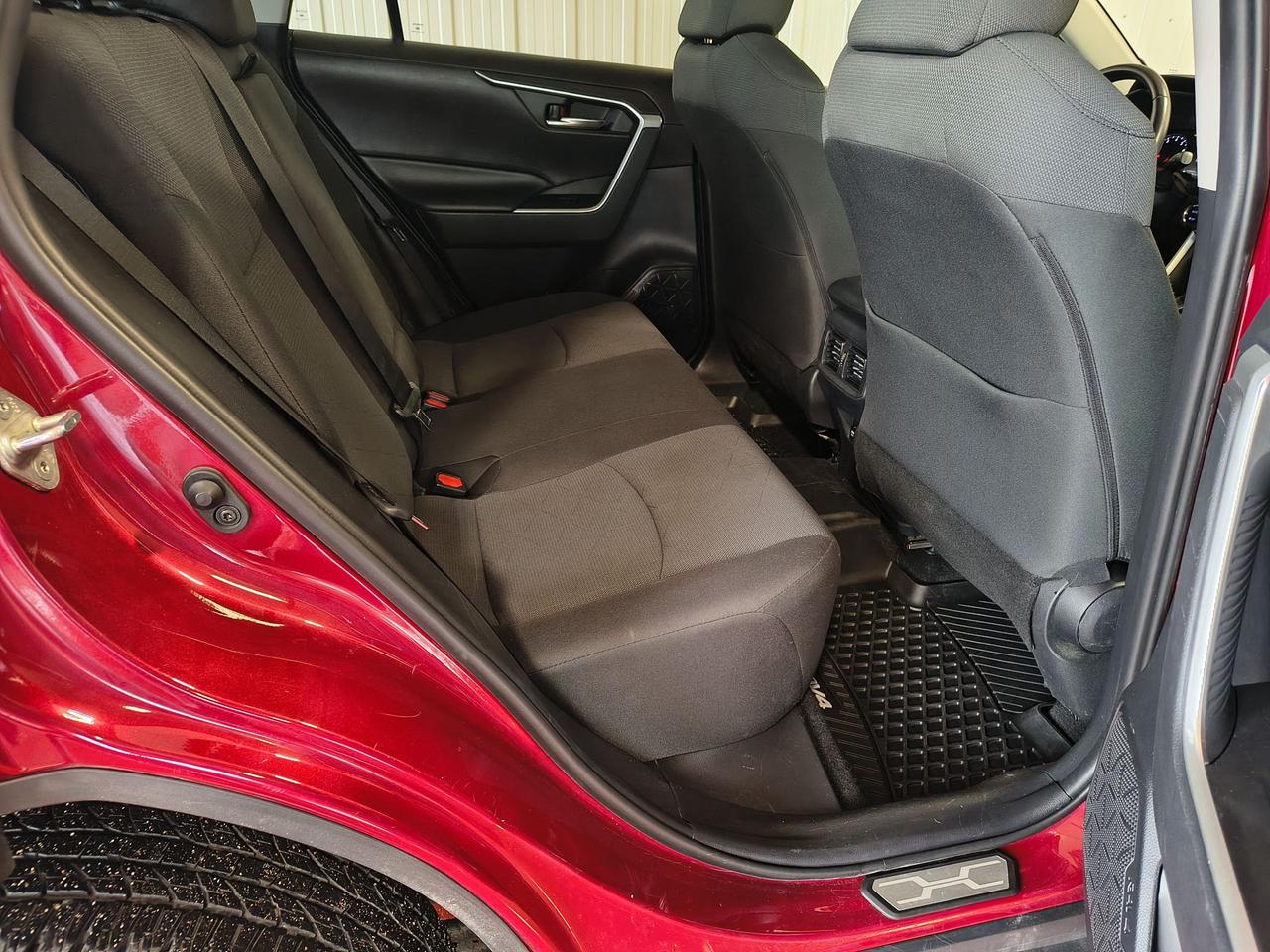 2019 Toyota RAV4 XLE Photo0
