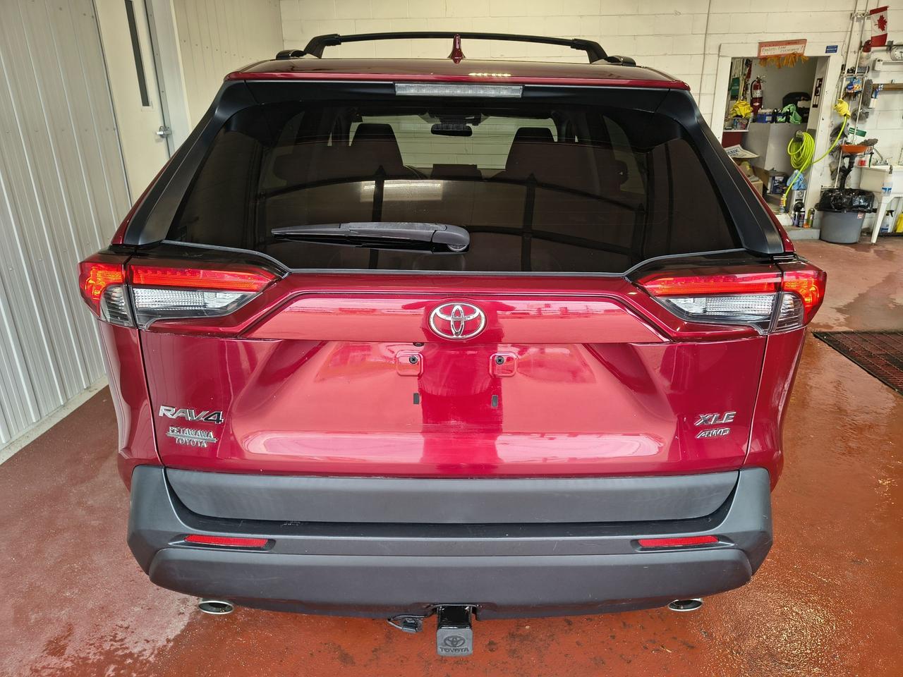 2019 Toyota RAV4 XLE Photo0