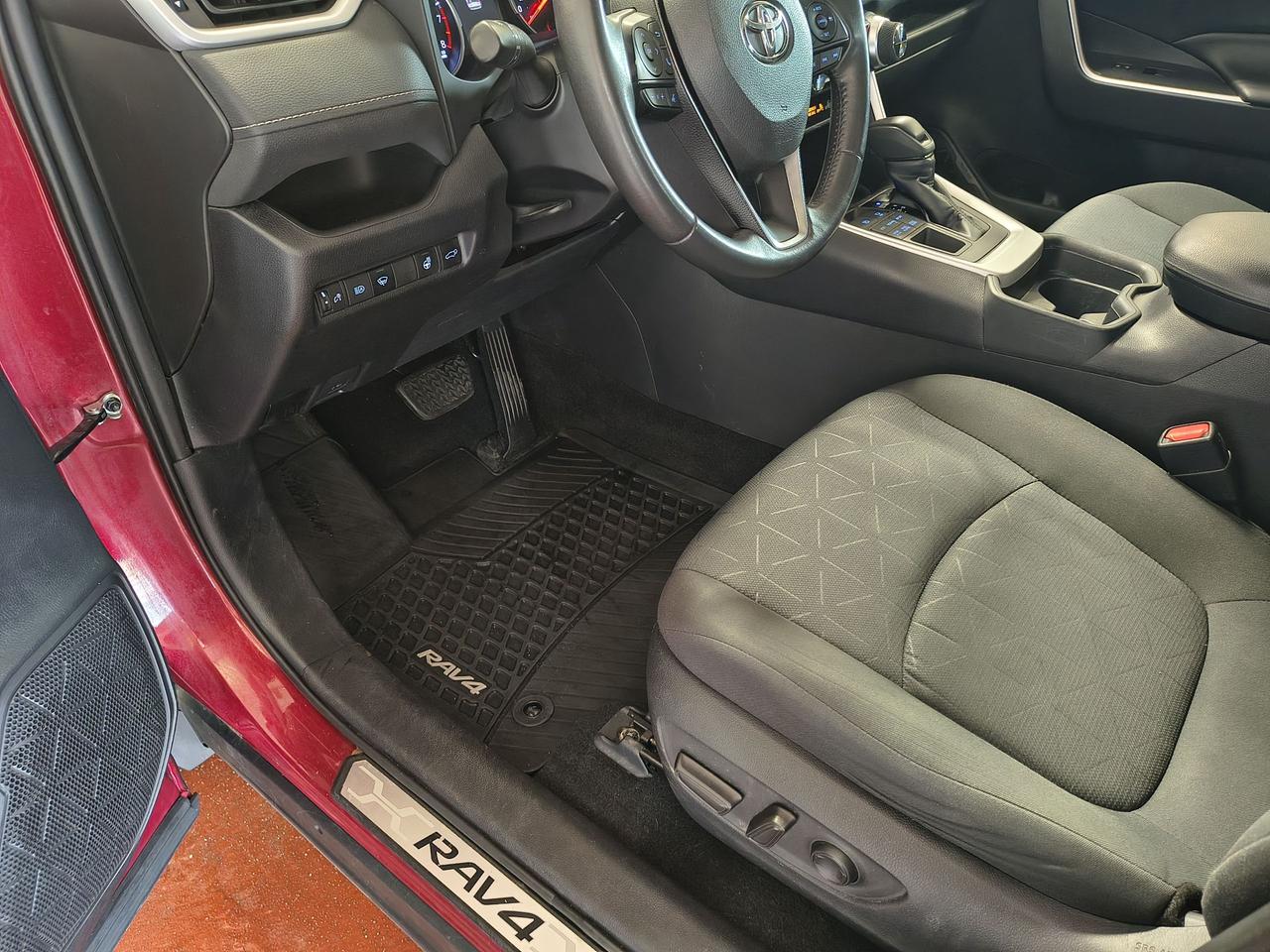 2019 Toyota RAV4 XLE Photo0