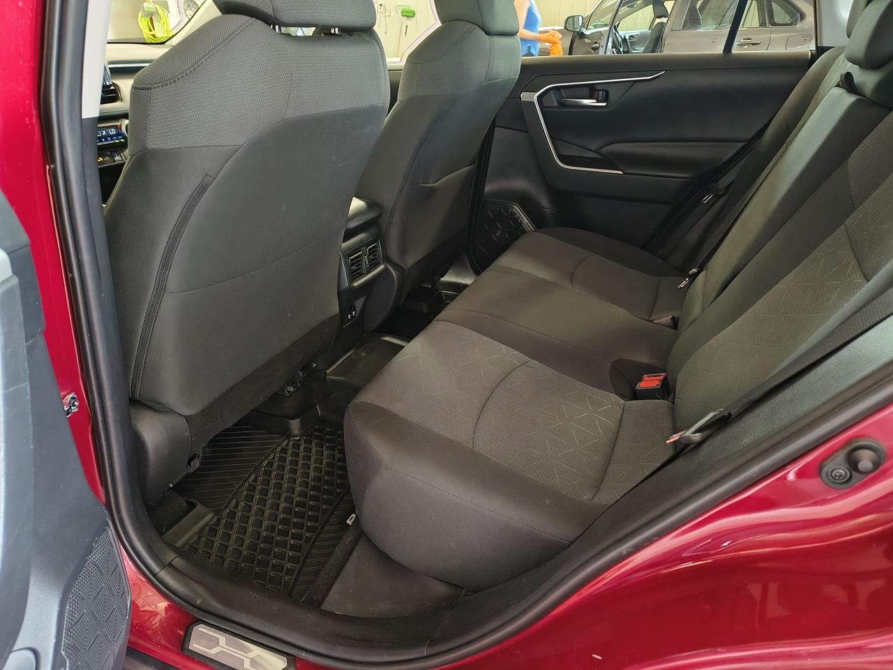 2019 Toyota RAV4 XLE Photo0