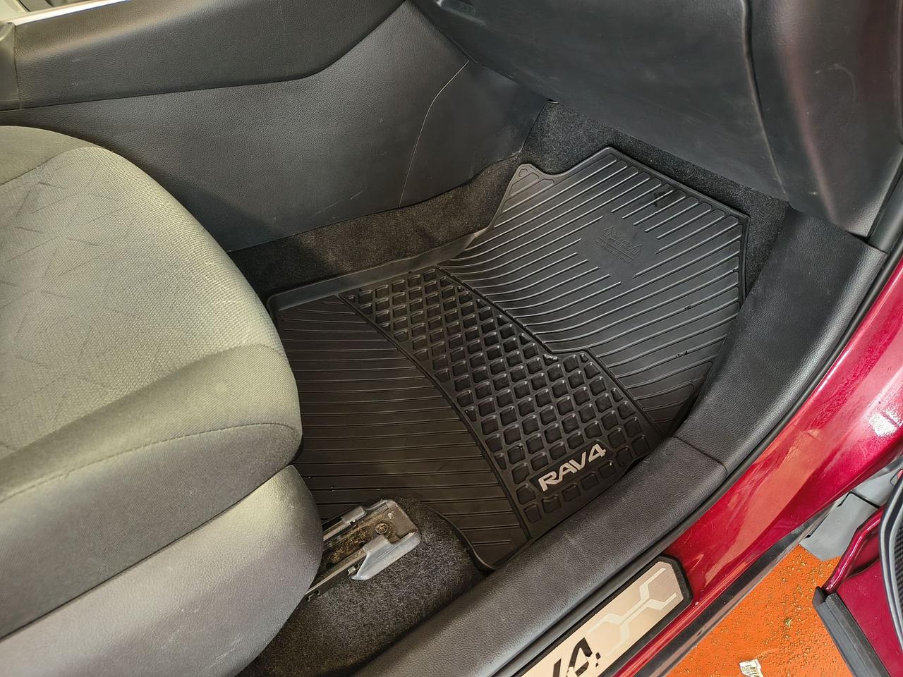 2019 Toyota RAV4 XLE Photo