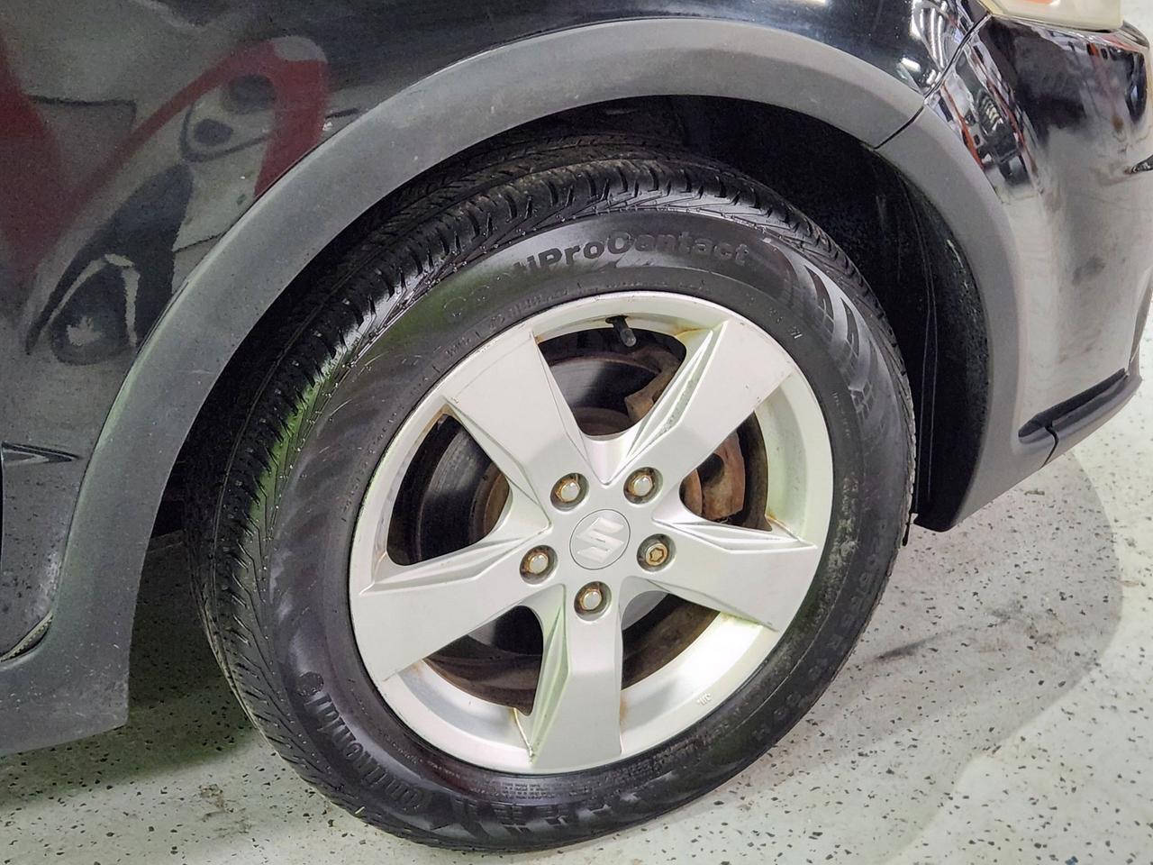 2011 Suzuki SX4 JX AWD Keyless Entry Great on Gas Photo4