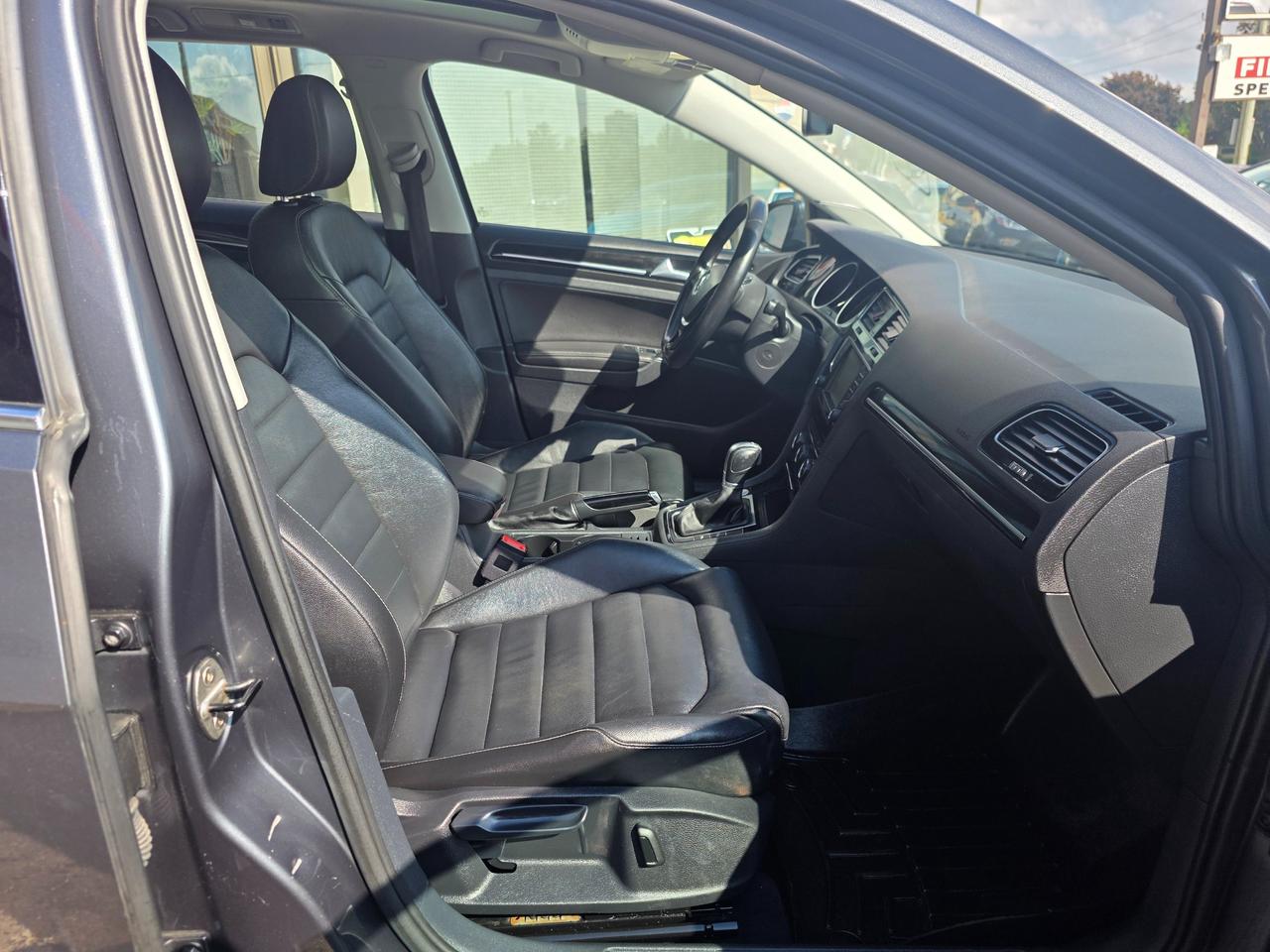 2017 Volkswagen Golf Sportwagen 1.8 TSI Highline AWD | LOADED |  | Dealer Maintained! Photo