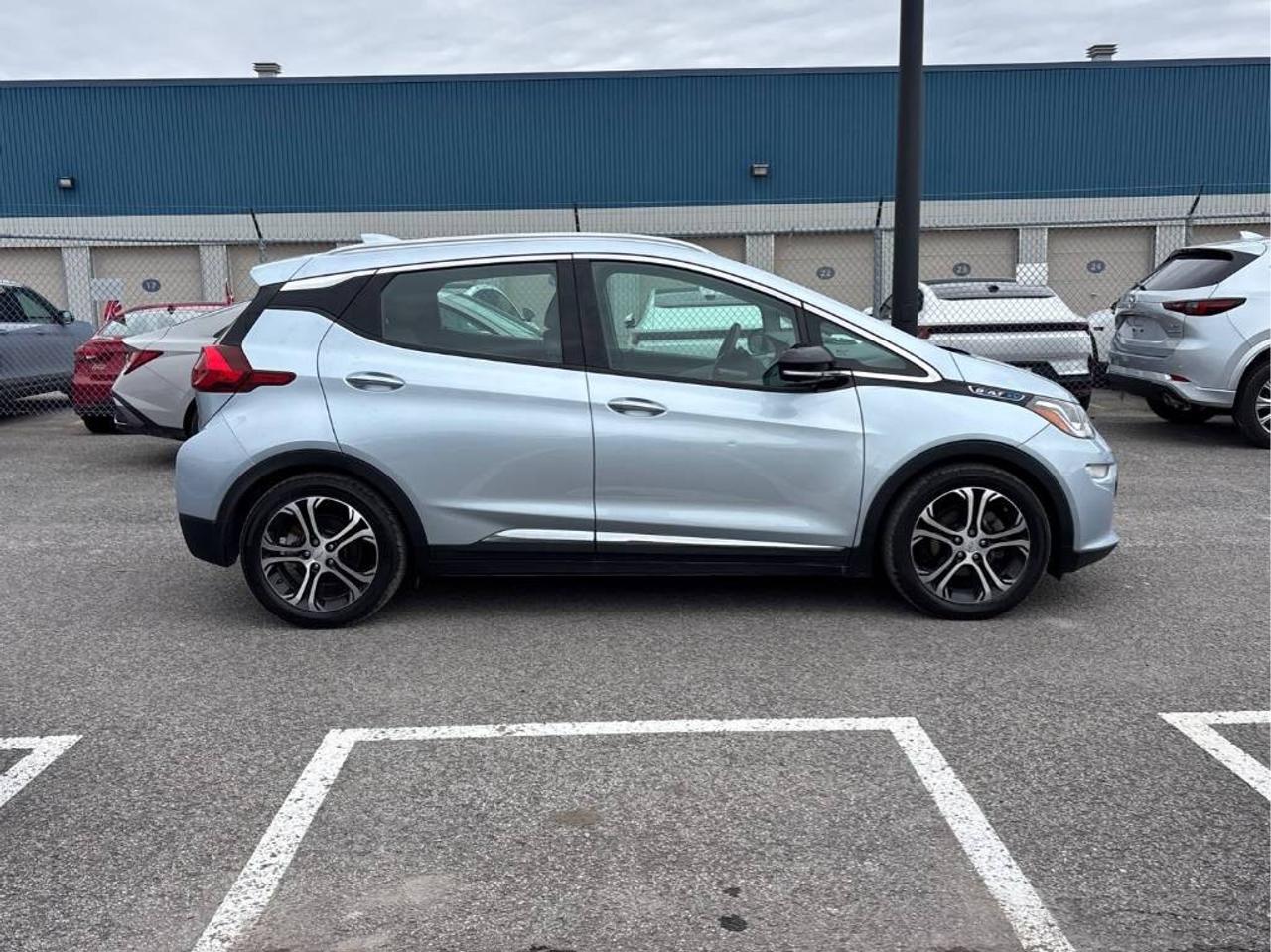 2017 Chevrolet Bolt EV Premier NEW ARRIVAL | PLEASE CALL AHEAD Photo4