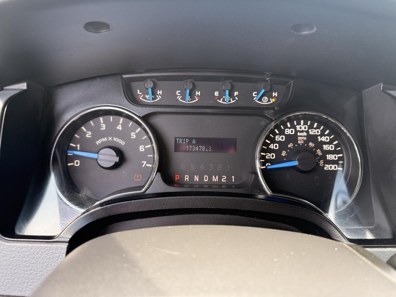 2013 Ford F-150 XLT | Crew Cab | Topper Photo