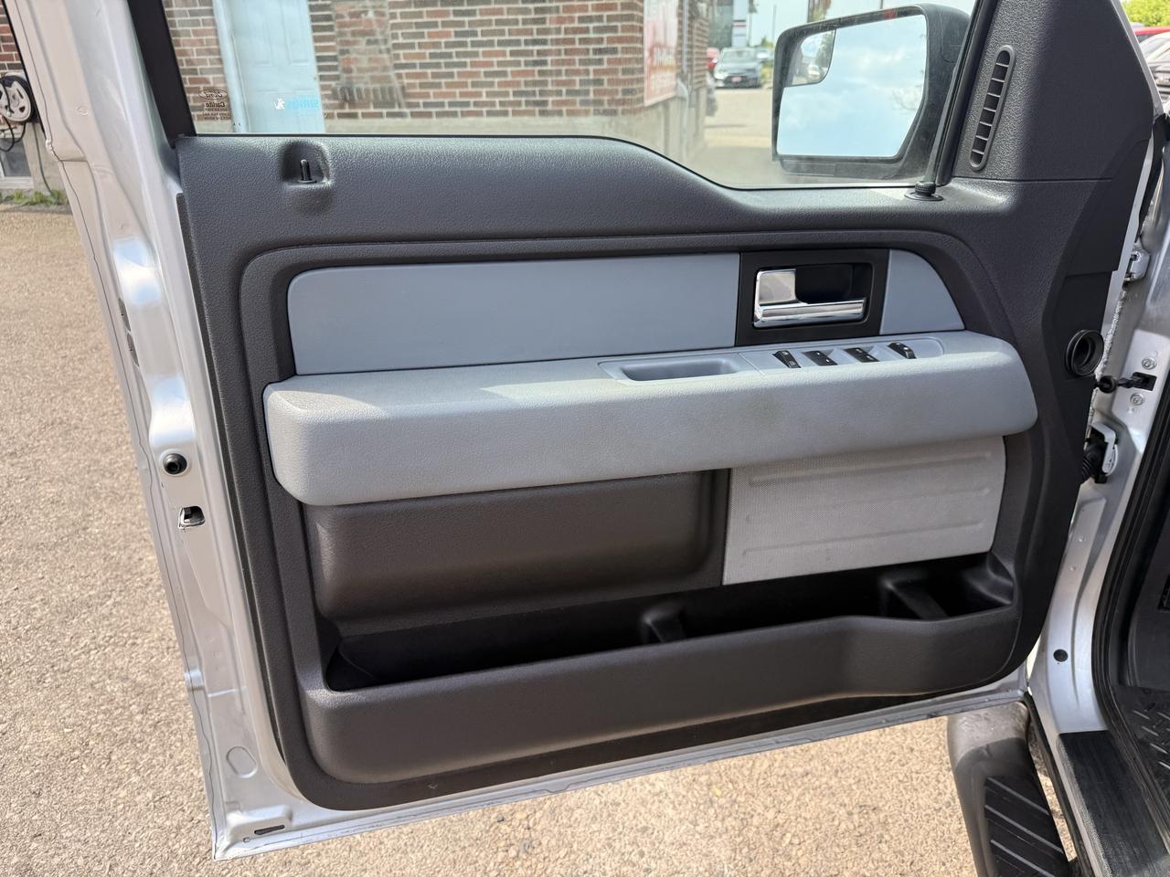 2013 Ford F-150 XLT | Crew Cab | Topper Photo