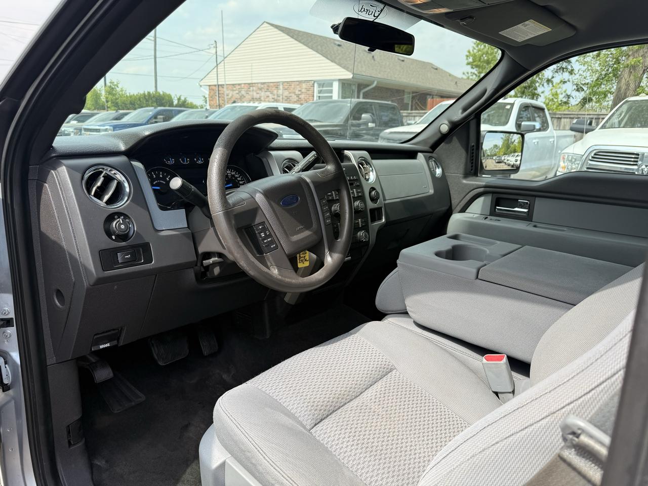 2013 Ford F-150 XLT | Crew Cab | Topper Photo