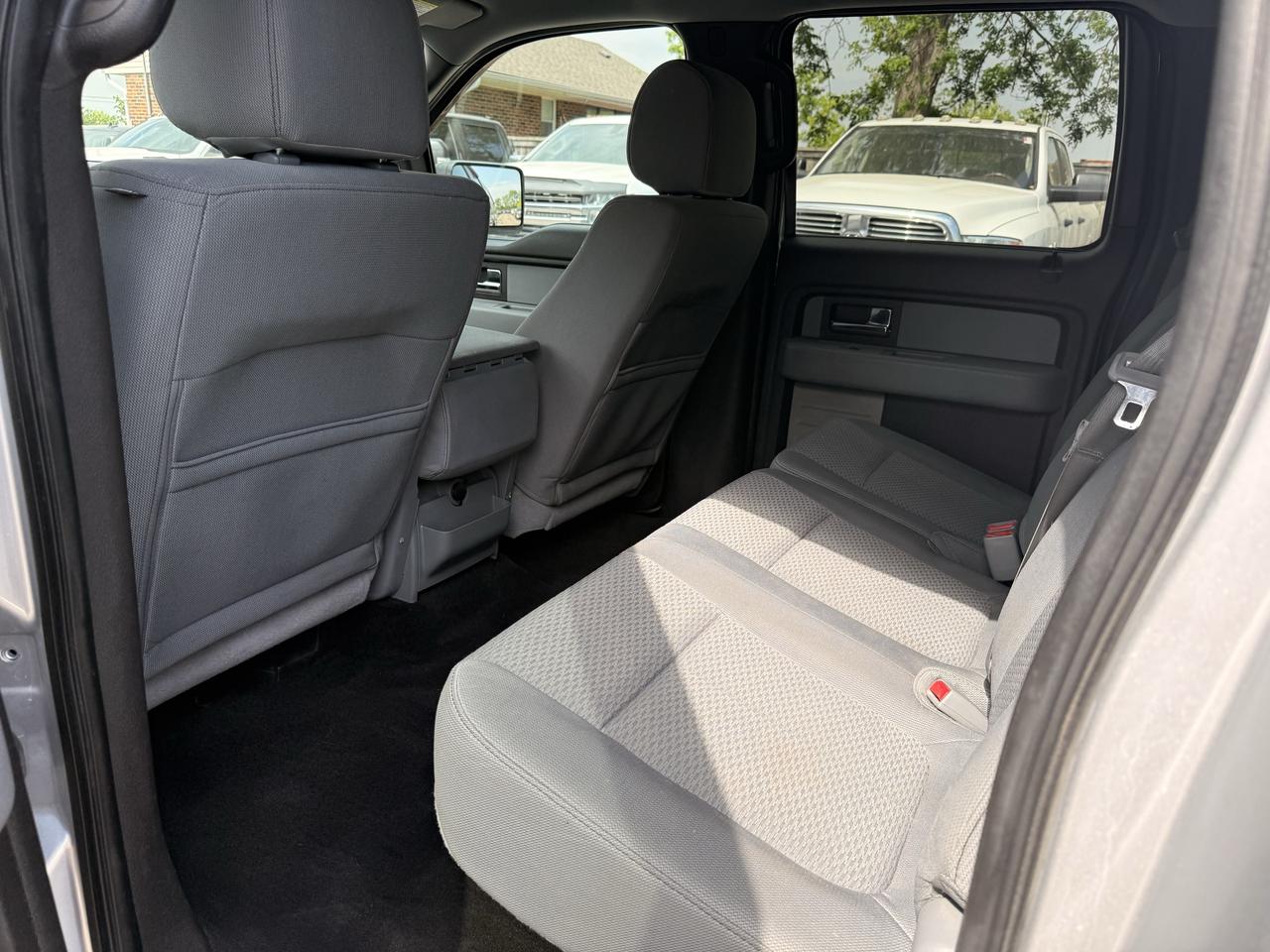 2013 Ford F-150 XLT | Crew Cab | Topper Photo