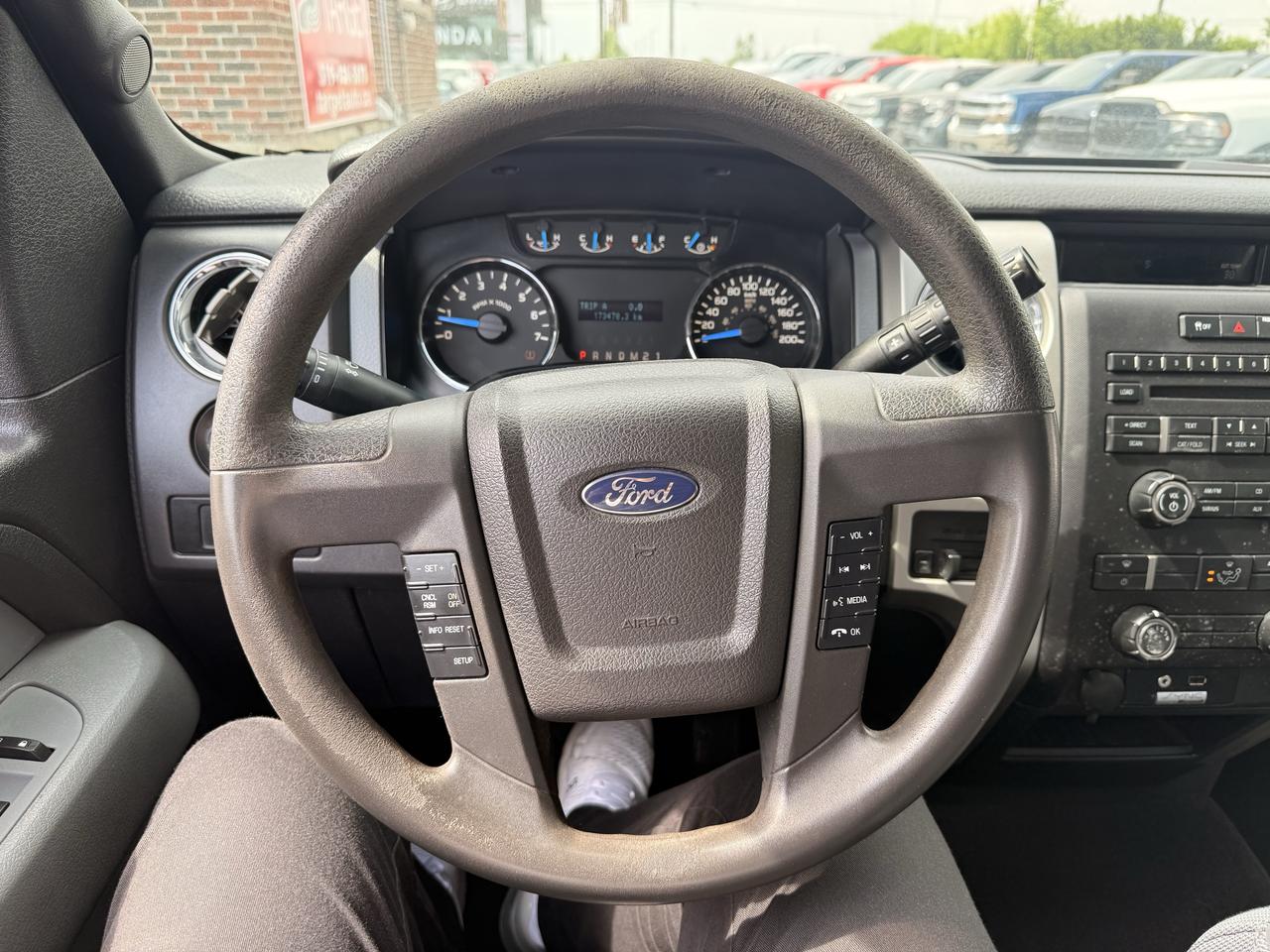 2013 Ford F-150 XLT | Crew Cab | Topper Photo