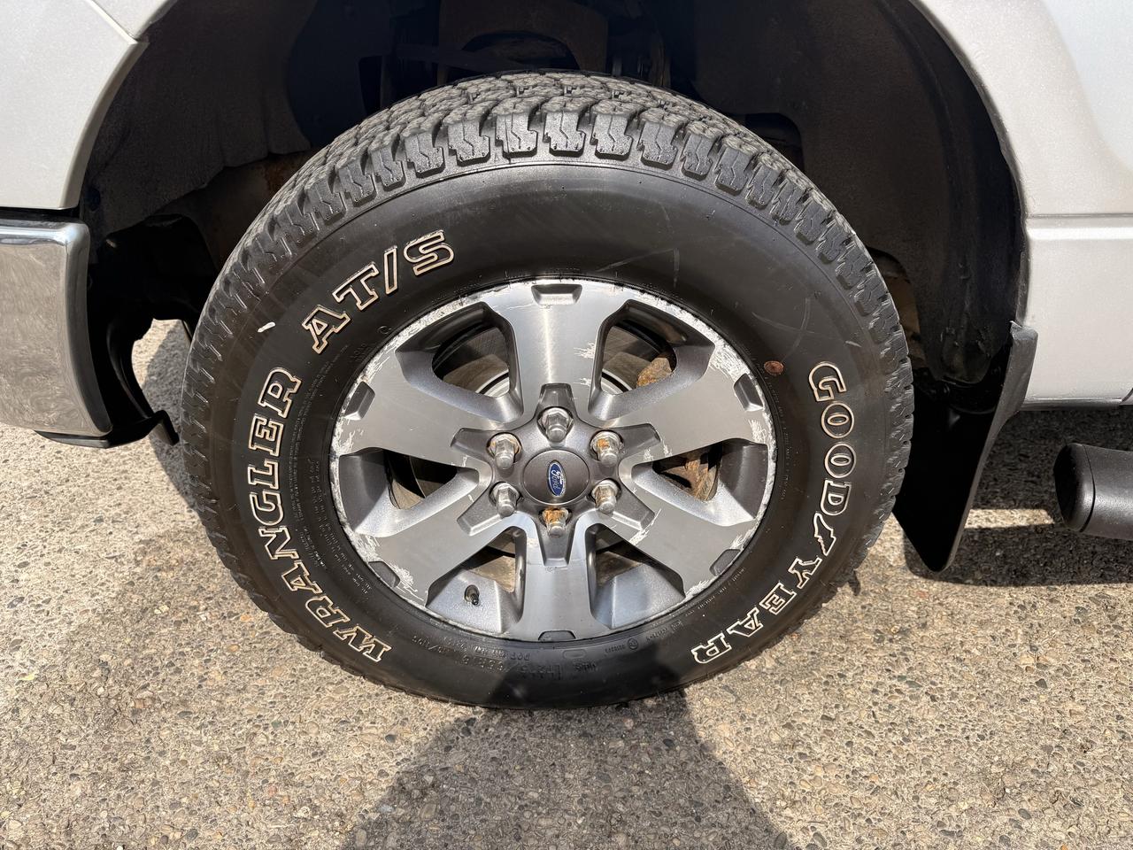 2013 Ford F-150 XLT | Crew Cab | Topper Photo