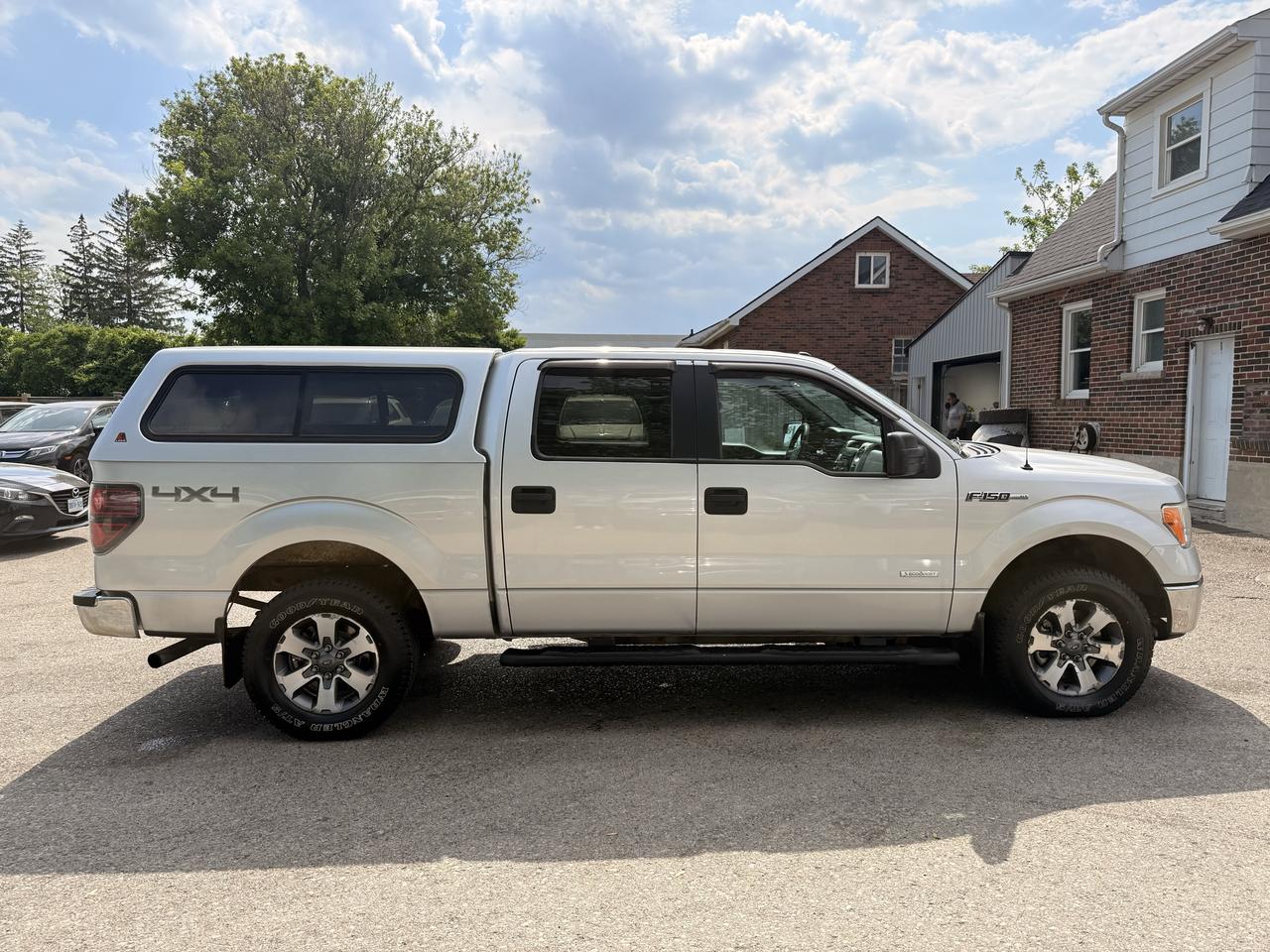 2013 Ford F-150 XLT | Crew Cab | Topper Photo