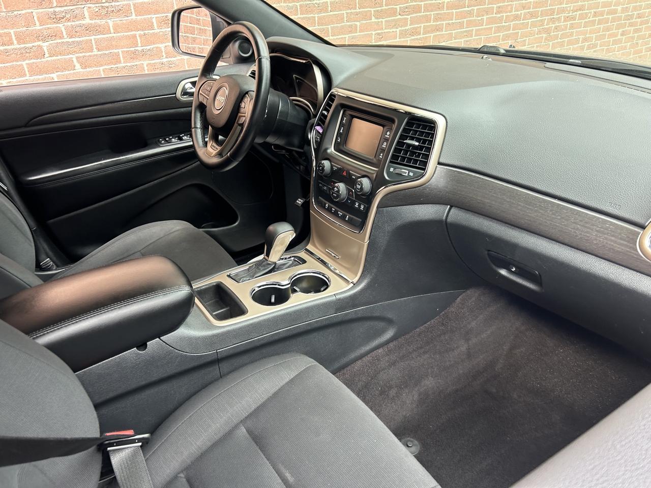 2016 Jeep Grand Cherokee Laredo Photo