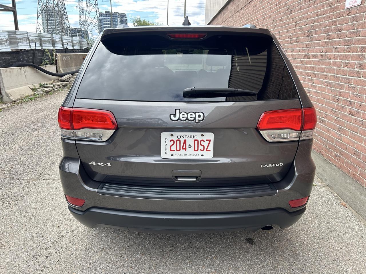 2016 Jeep Grand Cherokee Laredo Photo