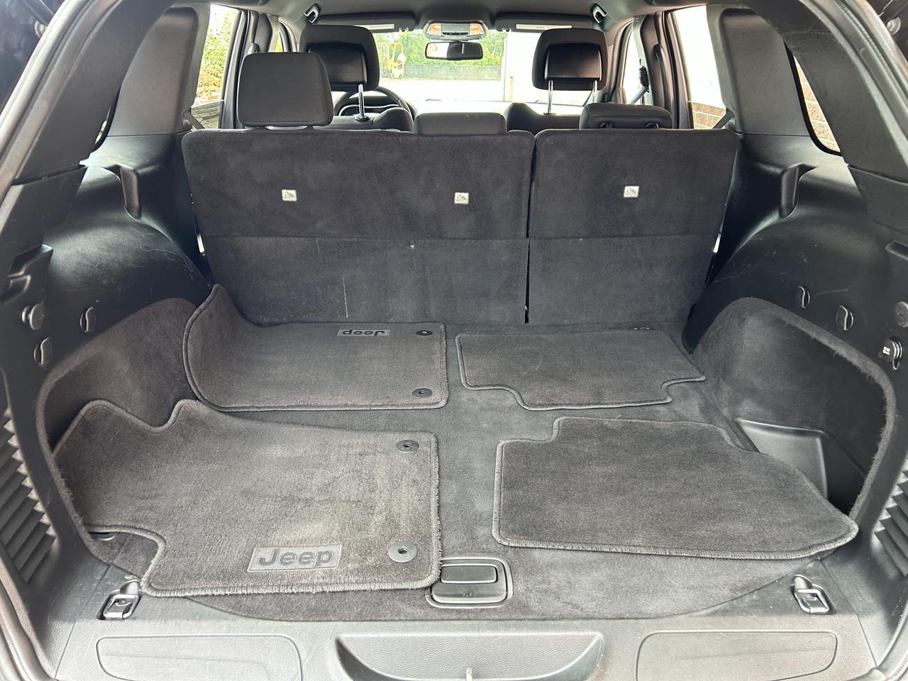 2016 Jeep Grand Cherokee Laredo Photo