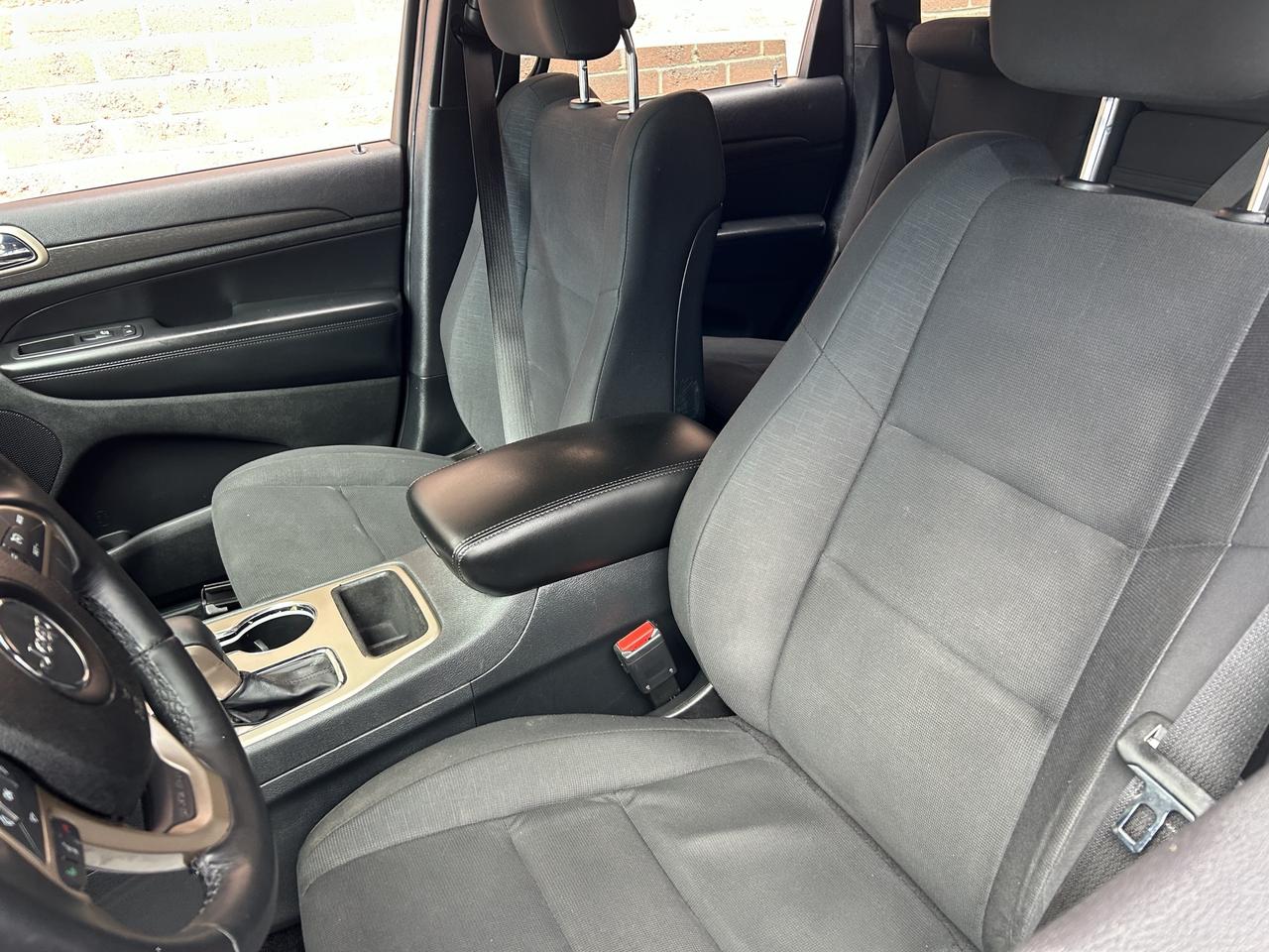 2016 Jeep Grand Cherokee Laredo Photo