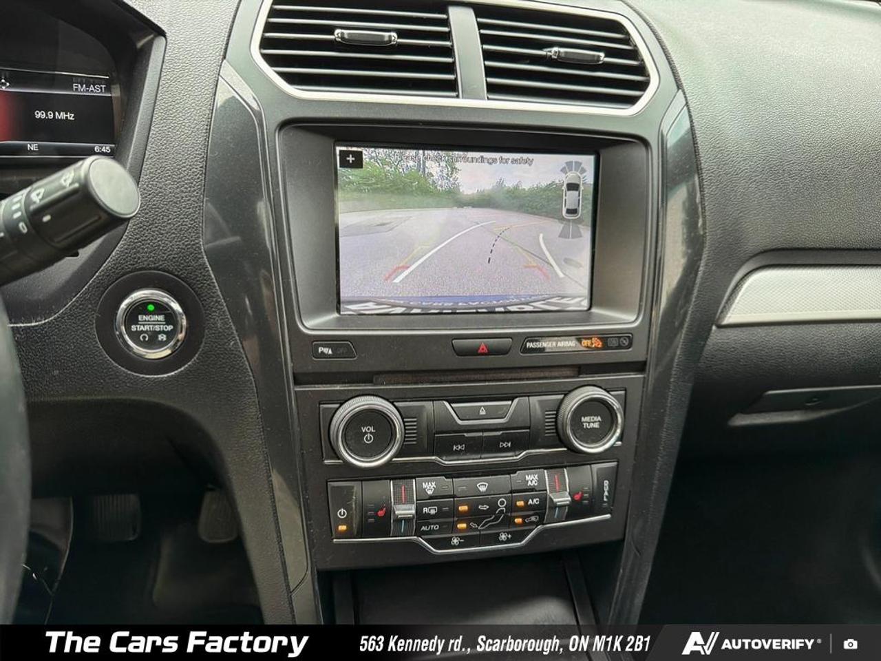 2017 Ford Explorer XLT 4WD No Accident - Apple Carplay Loaded! Photo