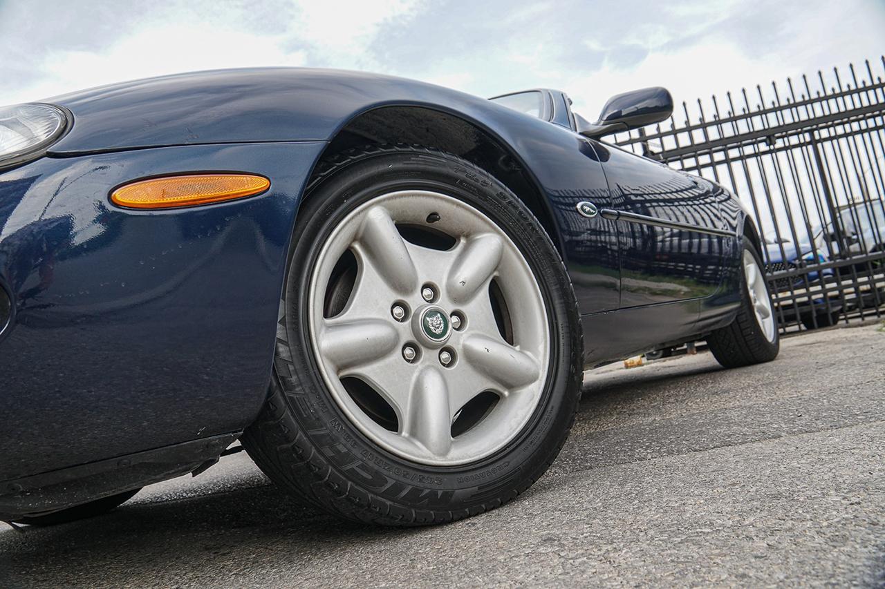 1999 Jaguar XK8 Convertible |HARMAN&KARDON|HEATED SEATS|BEIGE INT Photo3