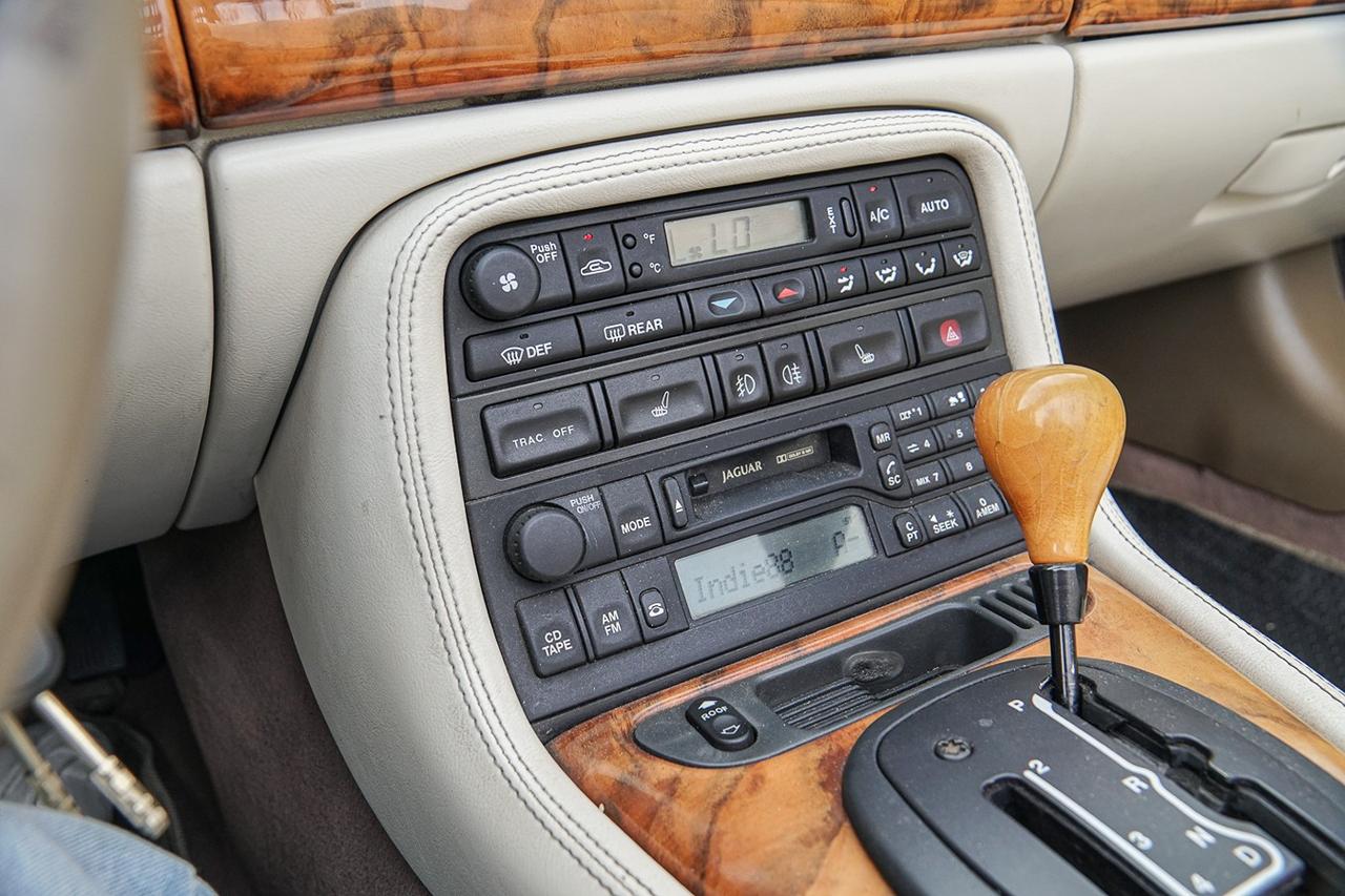 1999 Jaguar XK8 Convertible |HARMAN&KARDON|HEATED SEATS|BEIGE INT Photo