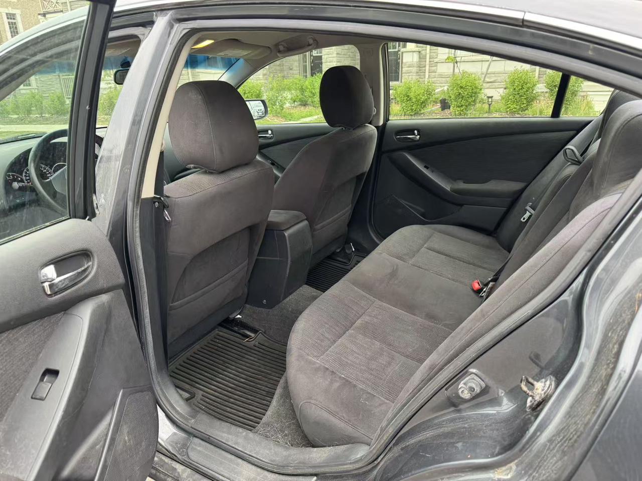 2010 Nissan Altima 2.5 S Photo