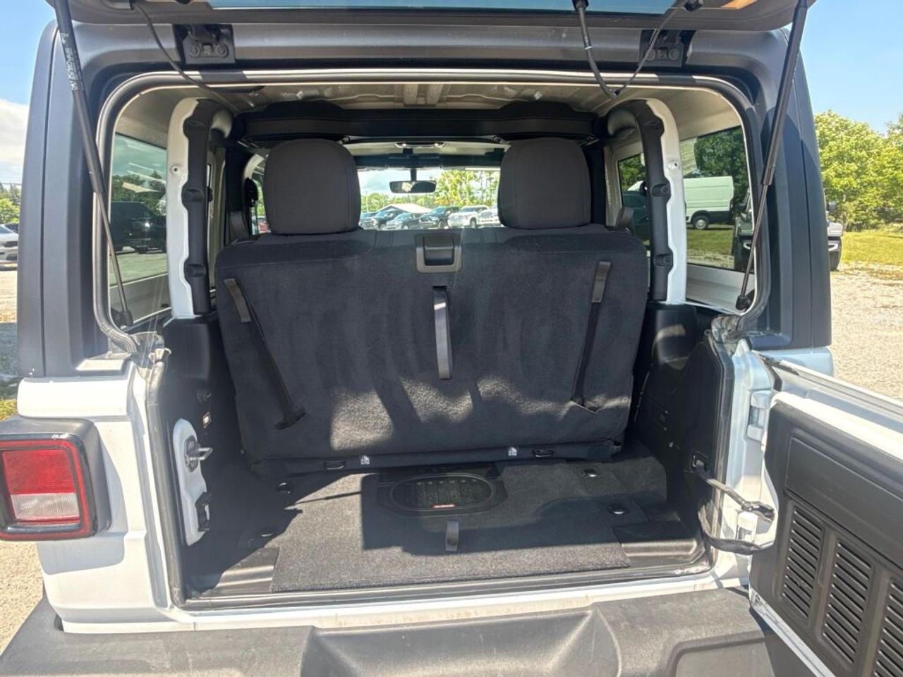 2023 Jeep Wrangler SPORT Photo