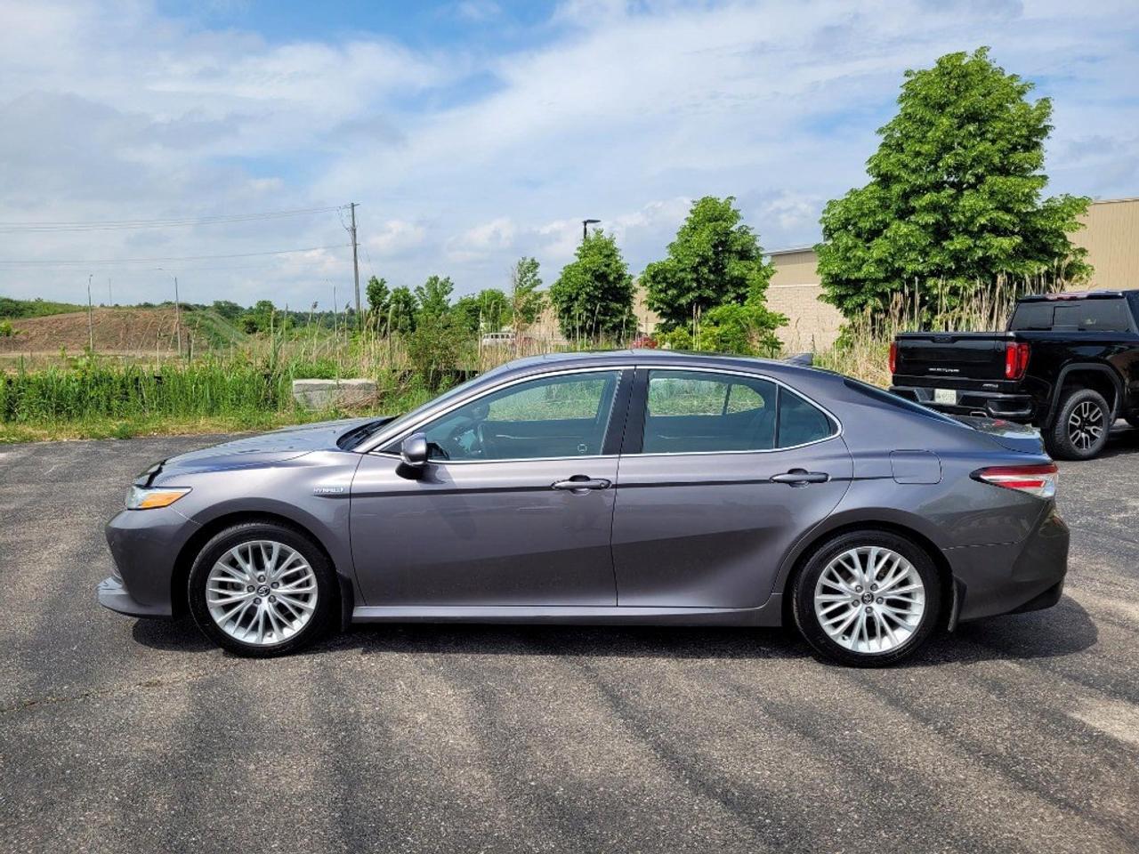 2020 Toyota Camry HYBRID Hybrid XLE Auto Photo