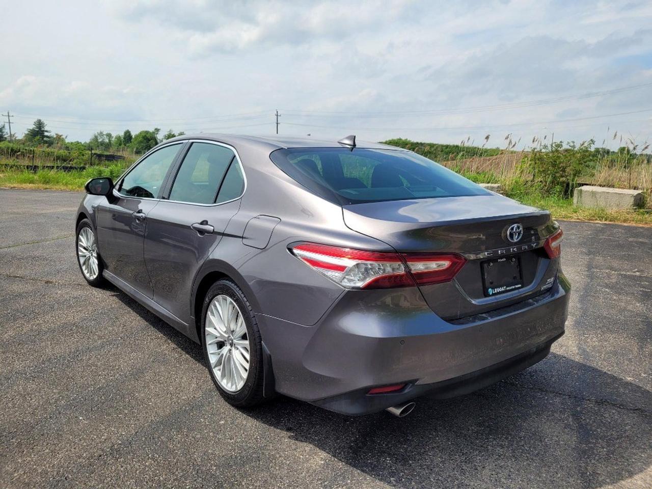 2020 Toyota Camry HYBRID Hybrid XLE Auto Photo