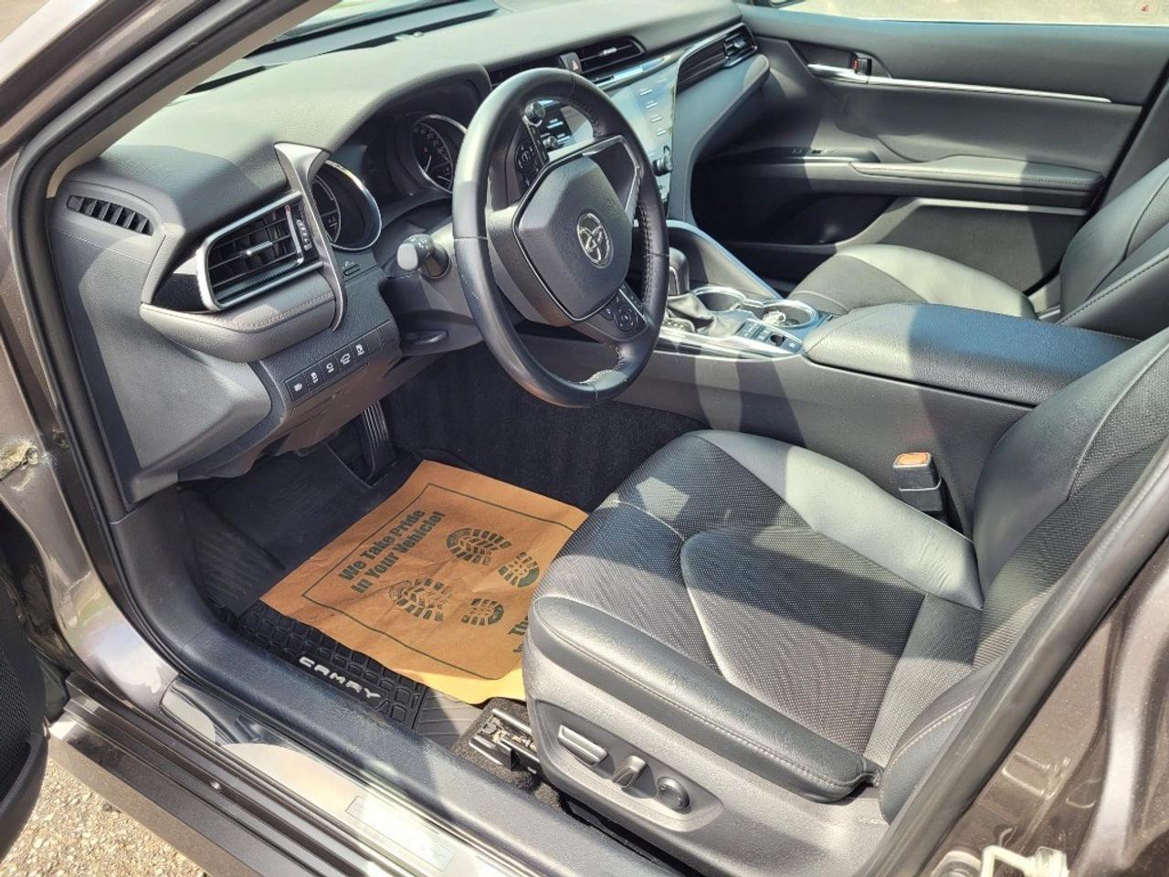 2020 Toyota Camry HYBRID Hybrid XLE Auto Photo