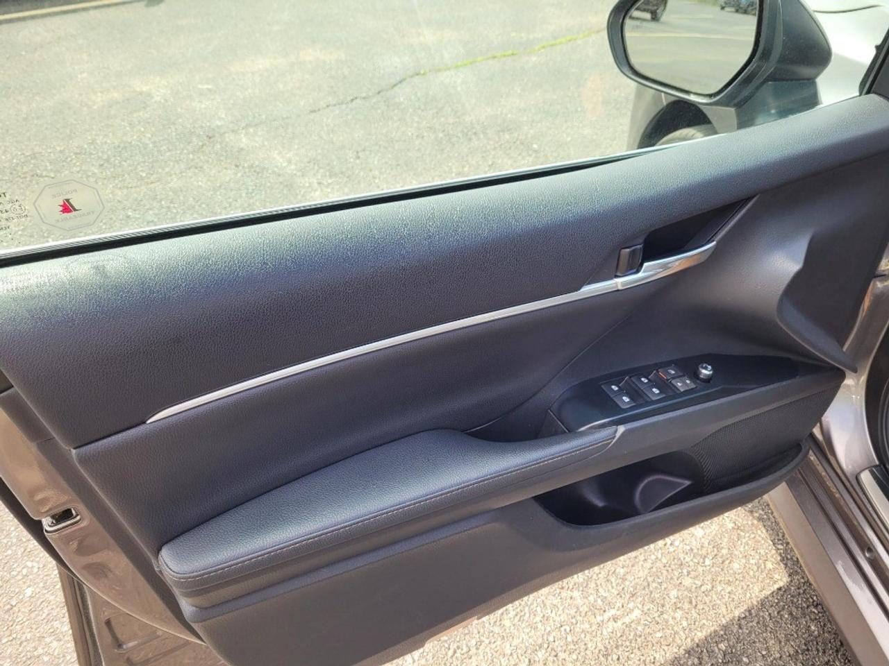 2020 Toyota Camry HYBRID Hybrid XLE Auto Photo