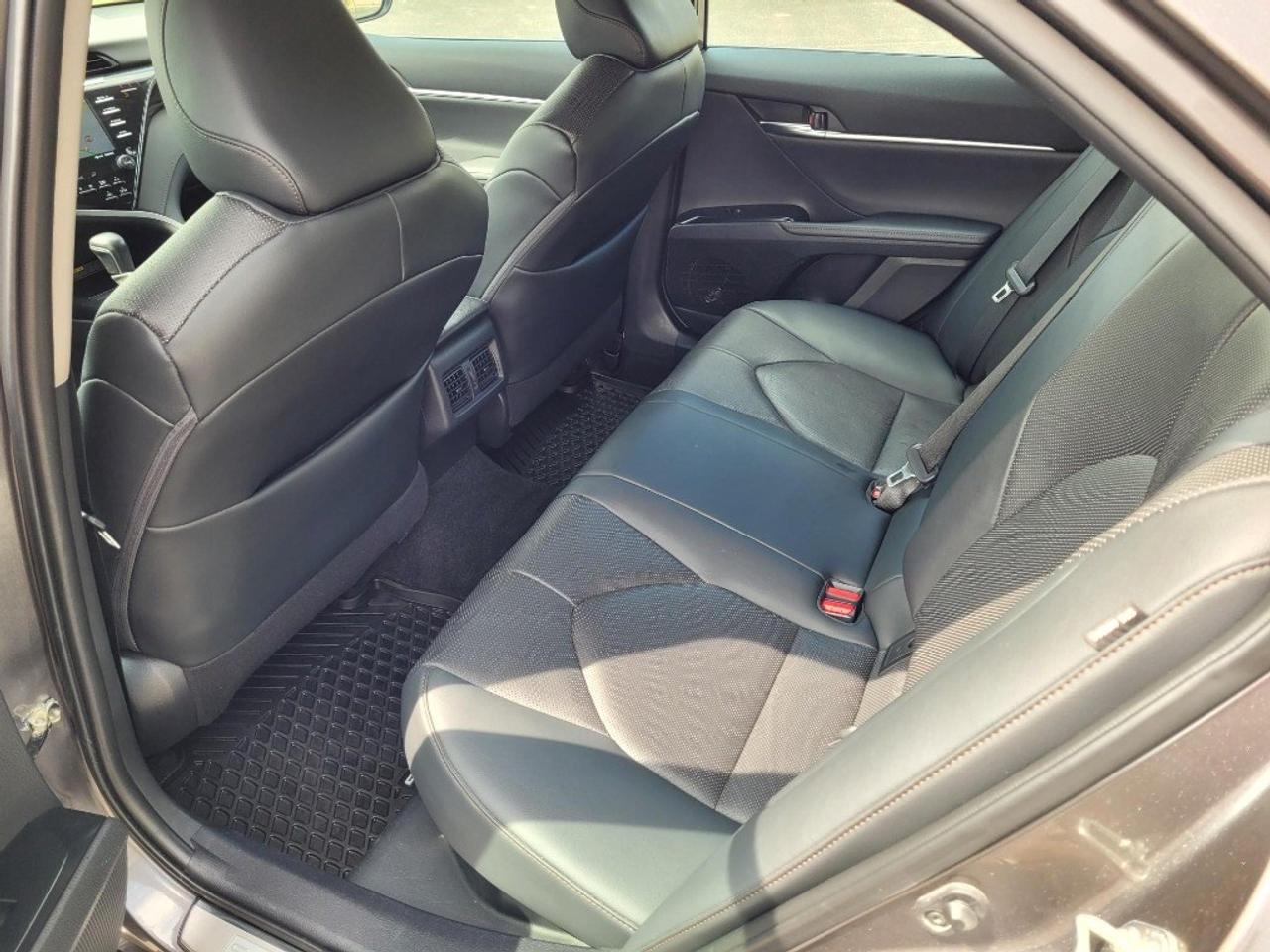 2020 Toyota Camry HYBRID Hybrid XLE Auto Photo