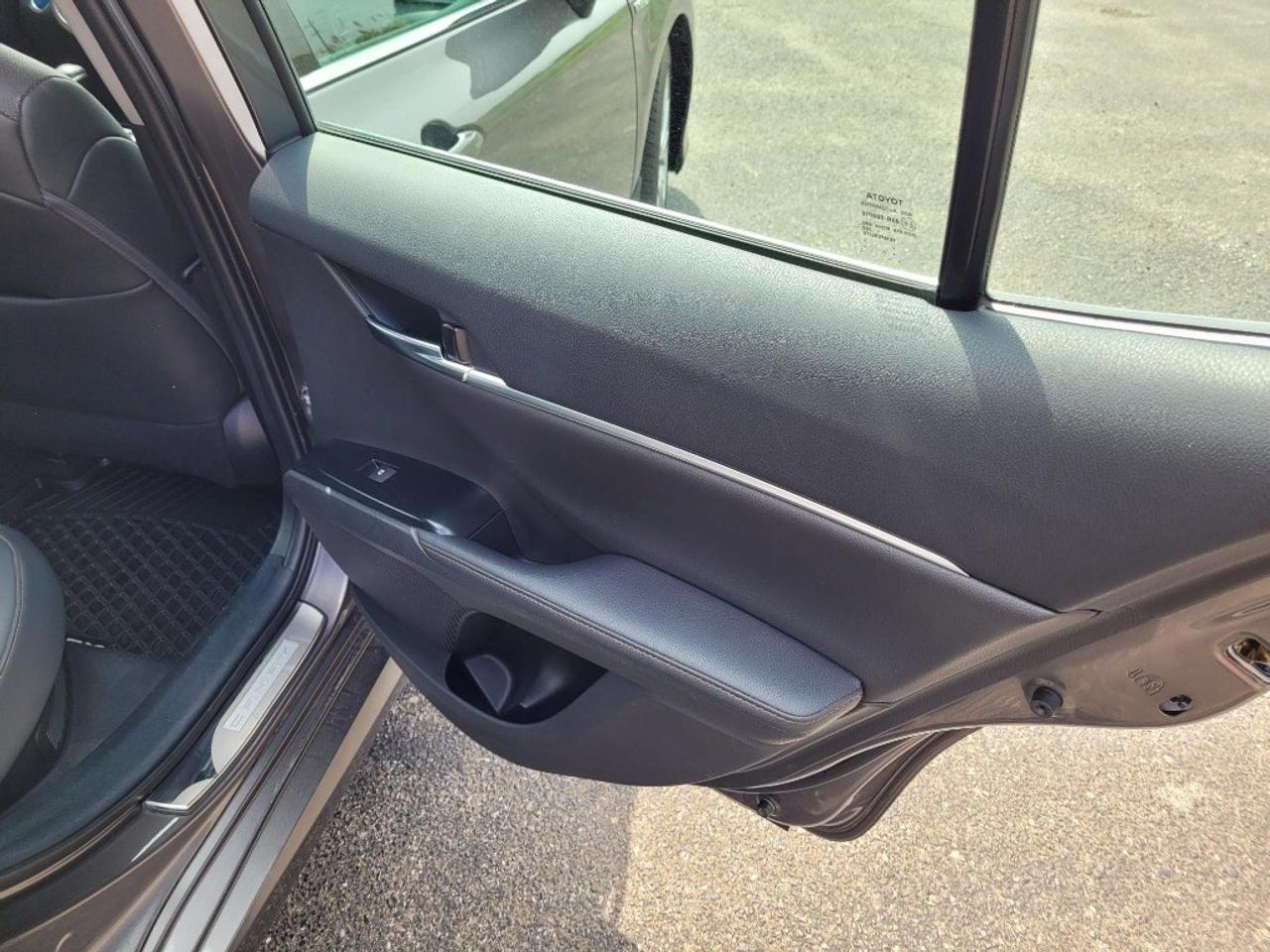 2020 Toyota Camry HYBRID Hybrid XLE Auto Photo