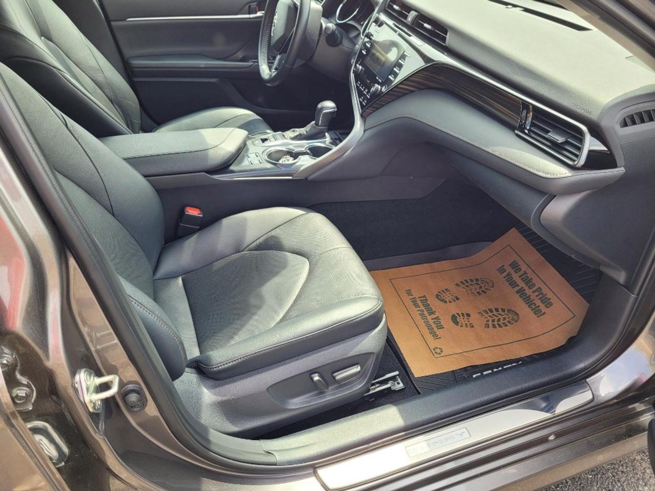 2020 Toyota Camry HYBRID Hybrid XLE Auto Photo