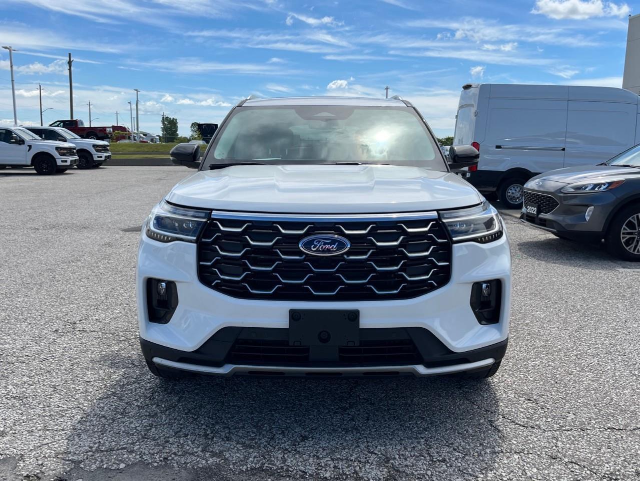 2026 Ford Explorer Platinum Photo2