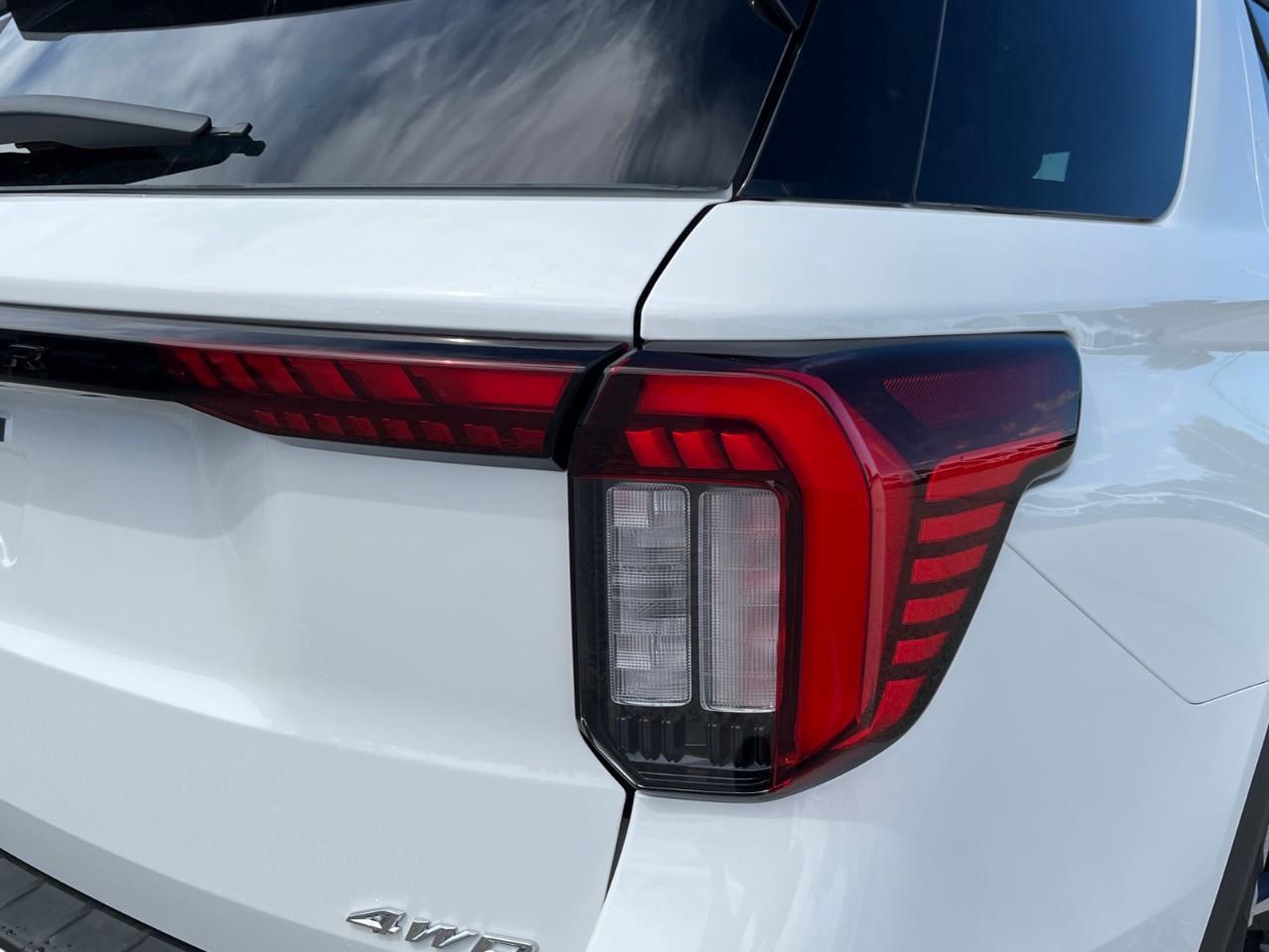 2026 Ford Explorer Platinum Photo